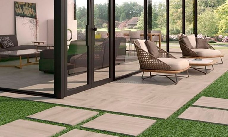 LAYING PORCELAIN TILES OUTSIDE: TOOLS AND BEST PRACTICES
