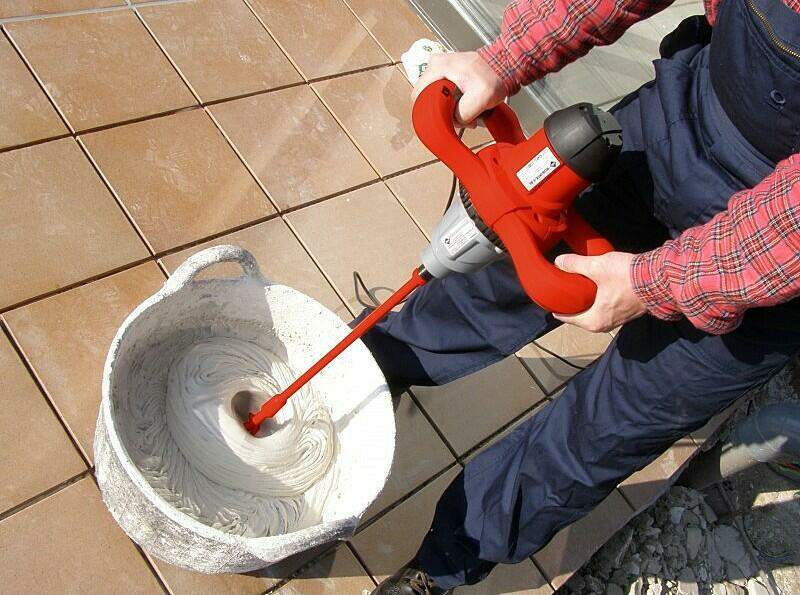 Mixing floor tile adhesive