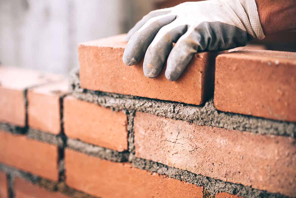 How to build a brick wall in a construction site - step by step