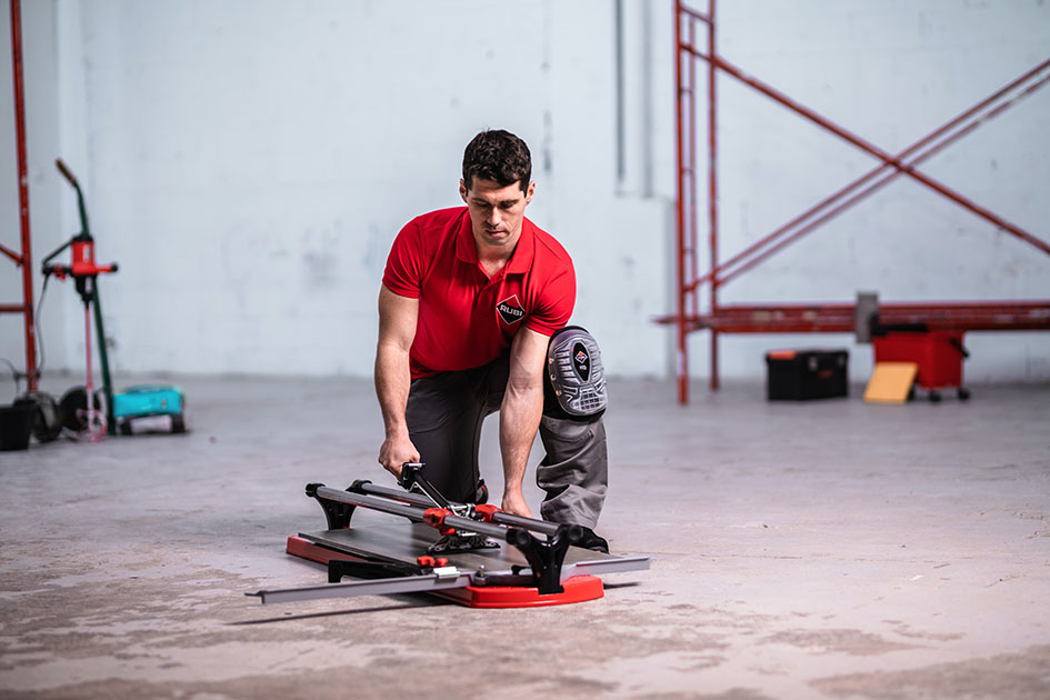 Man using a tile cutting machine