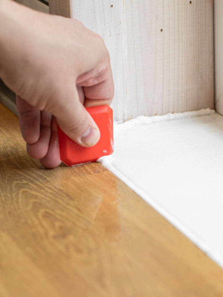how to remove silicone from tiles