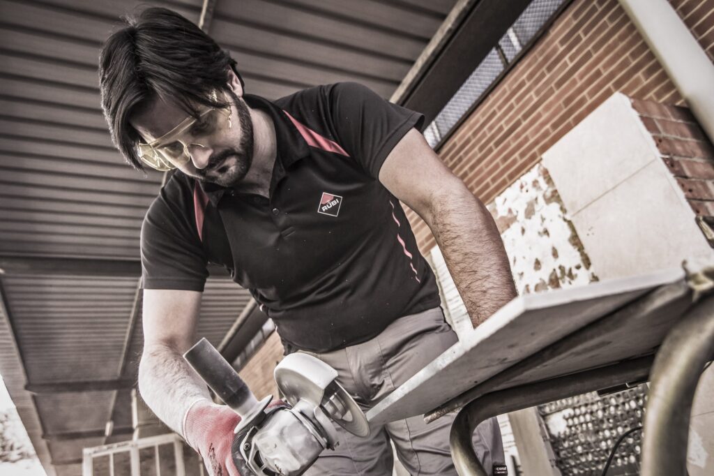 Professional using the ECD grinder blade