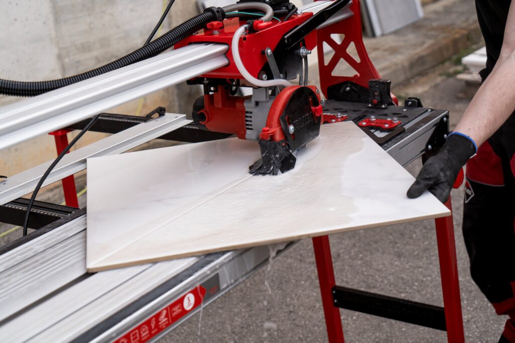 Close up of tile being cut by the RUBI DL-125.