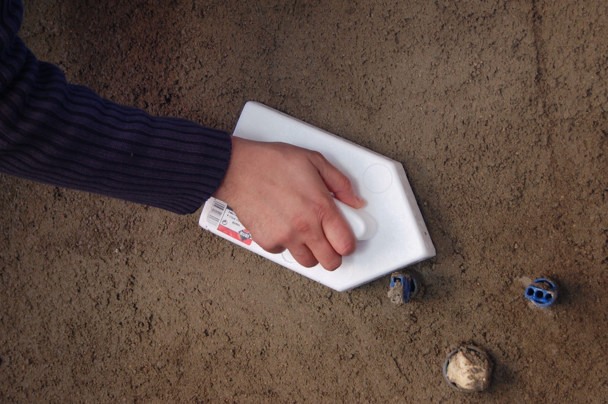 Different types of grout floats