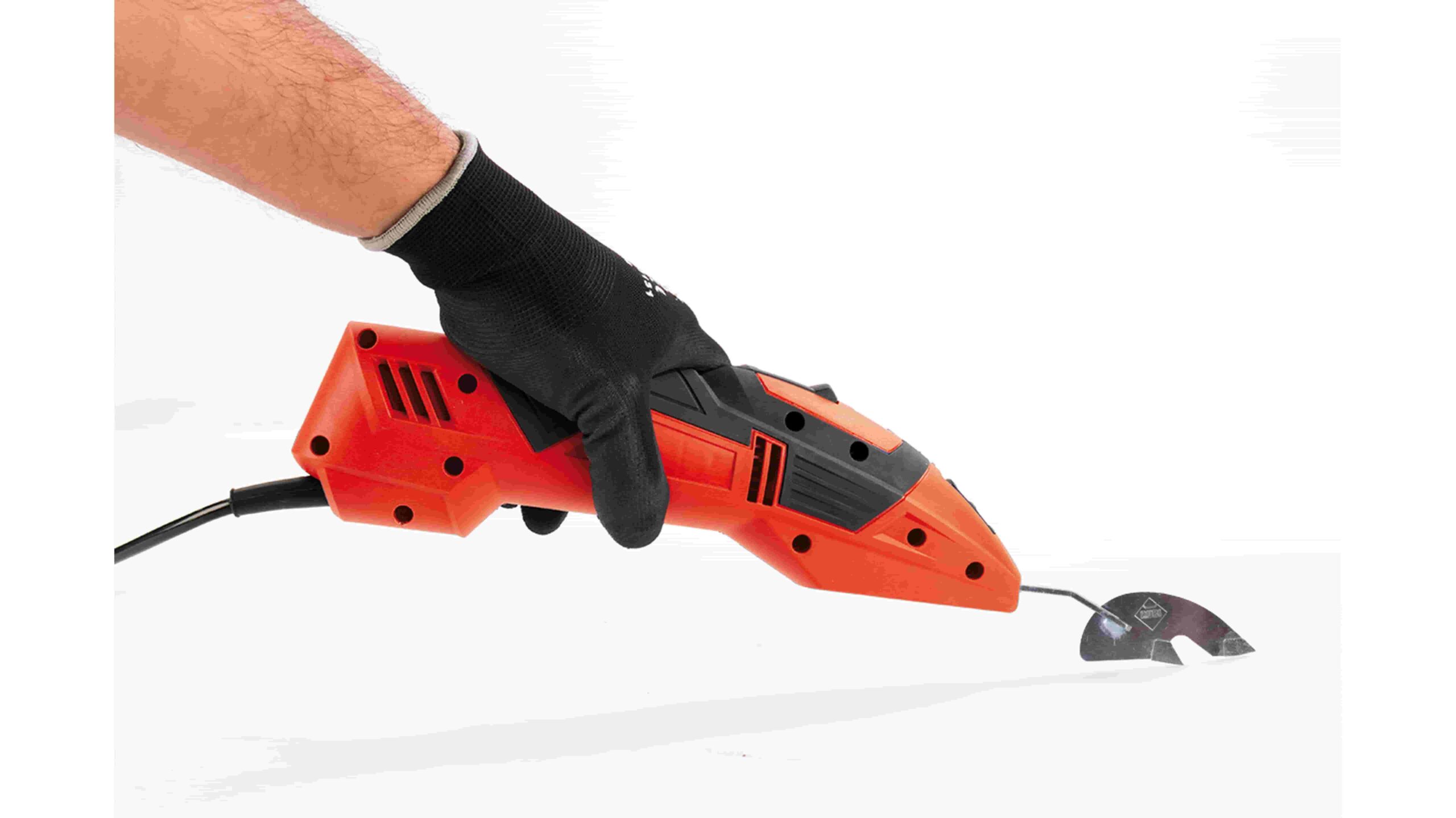 cómo reparar una baldosa suelta con un rascador de juntas