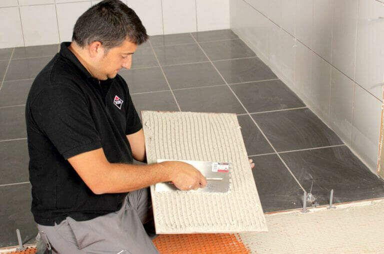 Peigne pour carrelage grand format