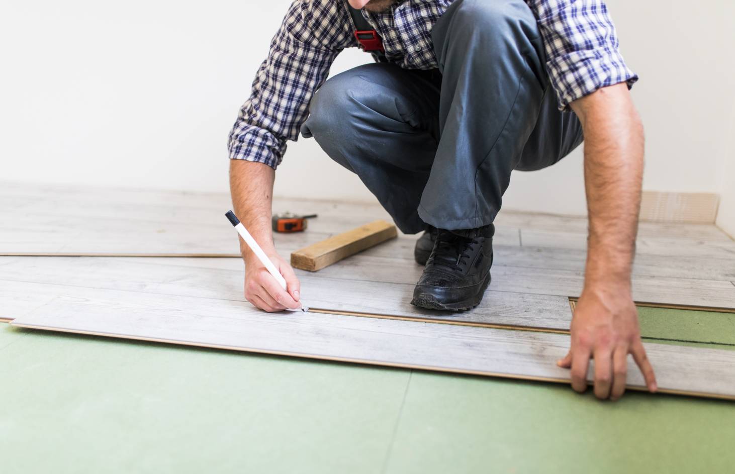 Comment poser du parquet massif