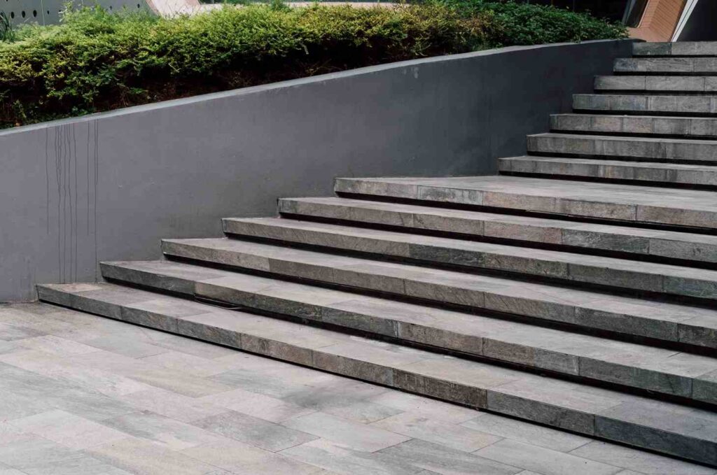 carrelage escalier marche ou contremarche en premier