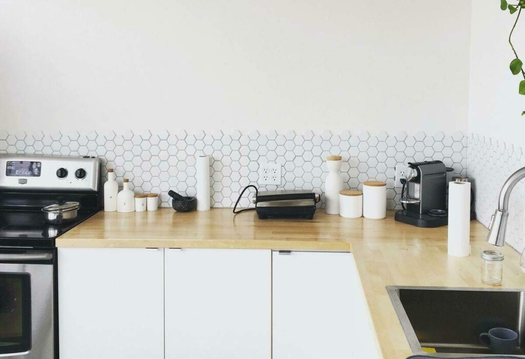 8 idee per il installare le piastrelle in cucina