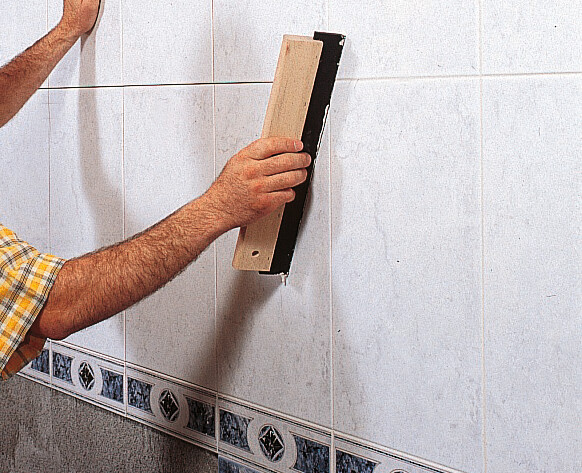 Come posare piastrelle di grande formato nelle piscine: guida completa