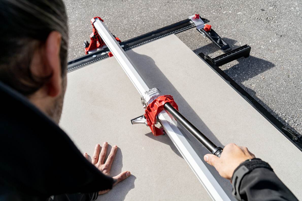 Tagliapiastrelle manuali vs. tagliapiastrelle elettriche