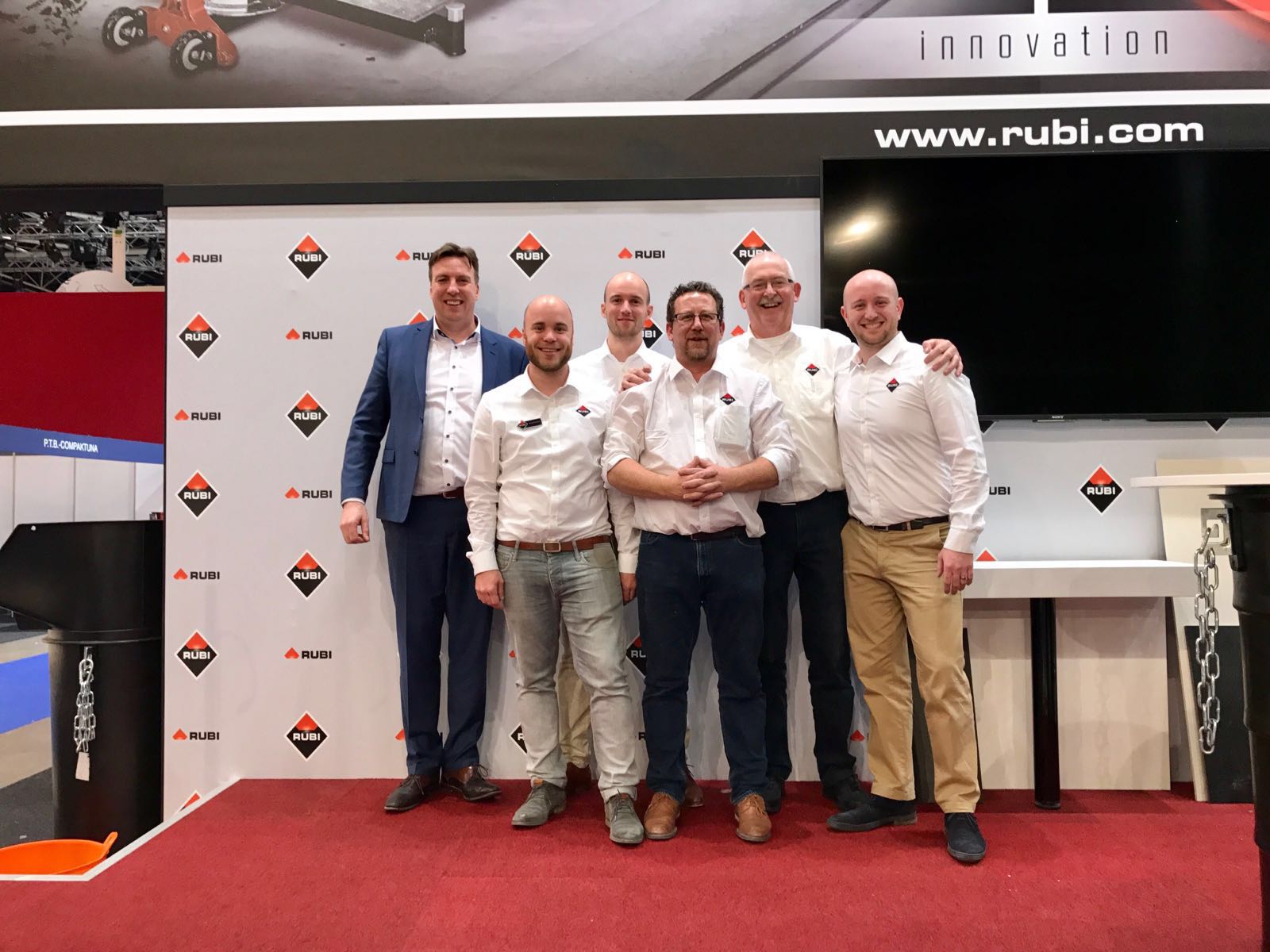 Foto van team RUBI BENELUX genomen op de Bouwbeurs in 2017