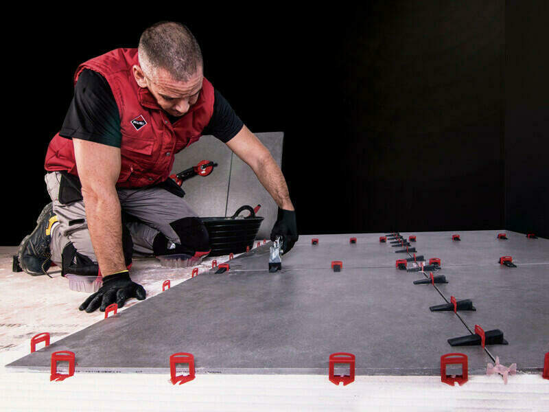 Het DELTA LEVEL systeem van RUBI voor het nivelleren van tegels. tegel leveling systemen
