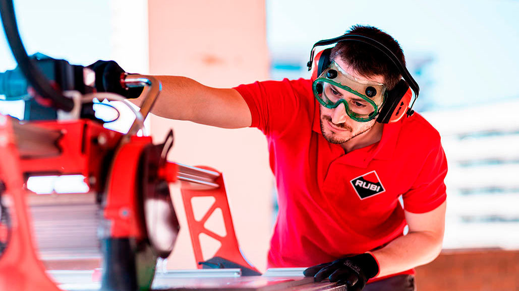 how to use a tile cutter