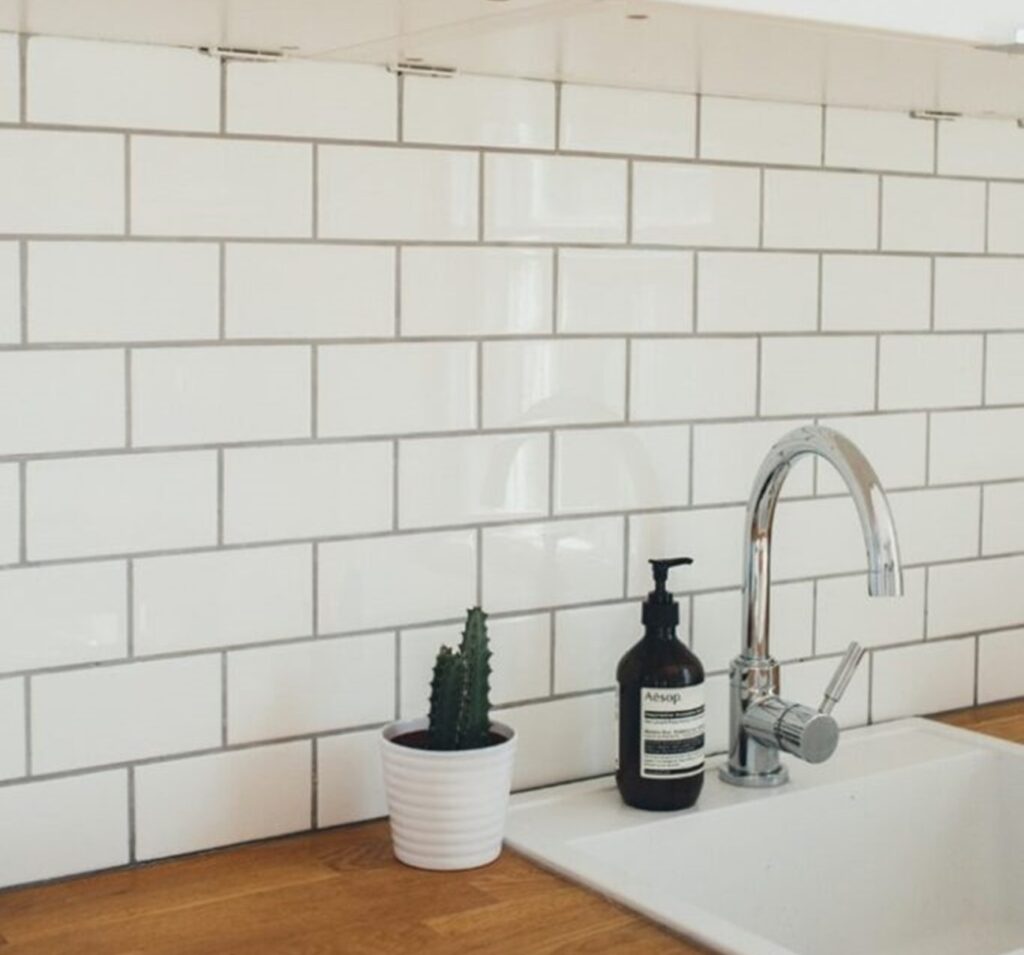 how to install subway tile backsplash