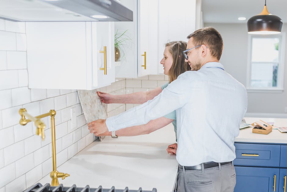 how to remove tile backsplash